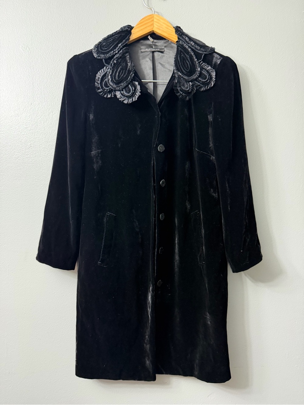 Elie Tahari Elegant Black Velvet Coat with Decorative Collar medium